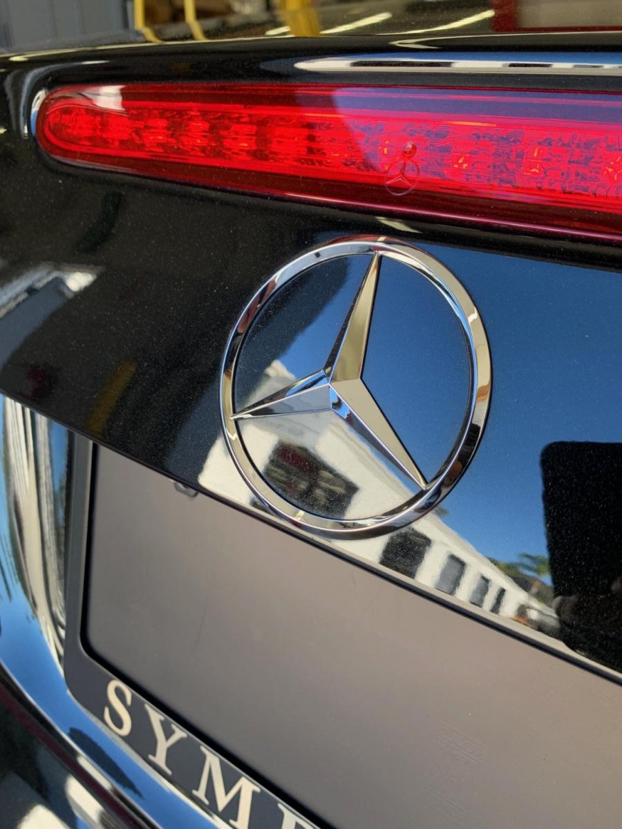 Логотип Mercedes-Benz SL600 (R230) 2007 года  (фото 47 из 189)